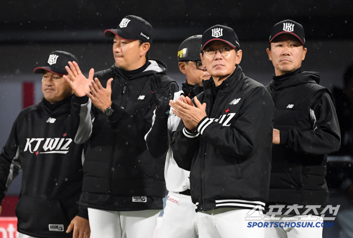 The best bull pen player. Why Director Lee Kang-chul is a real master → If you believe that you did a good job for a year, you are really wrong