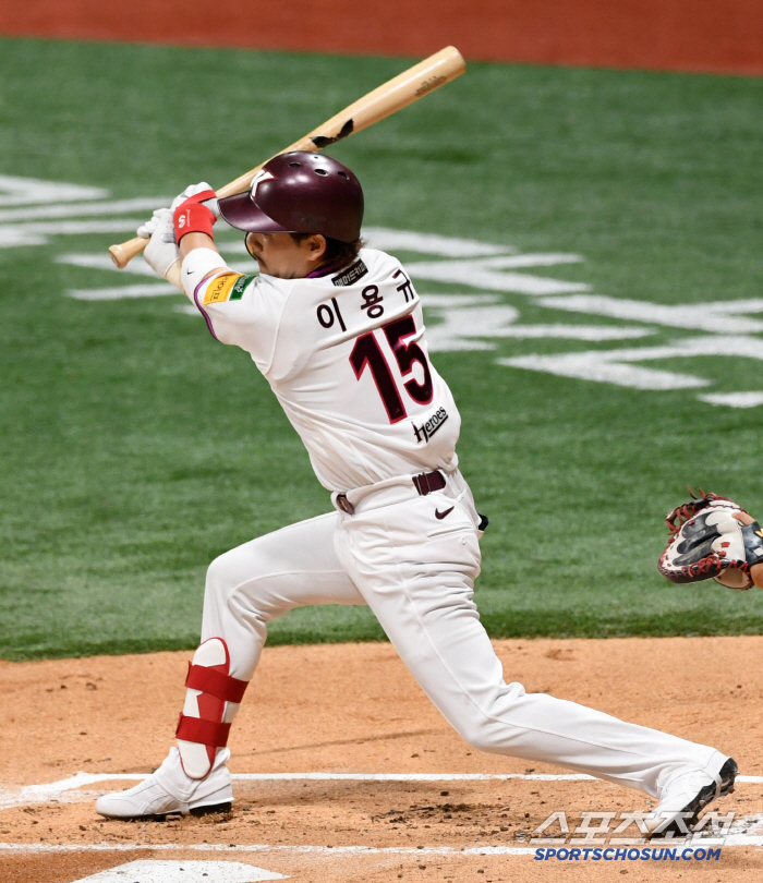 The faded 23-year-old giant's consecutive batting arches...Lee Yong-kyu 3 hits → Rosenberg 3 wins Kiwoom, KT and escape 3 consecutive losses