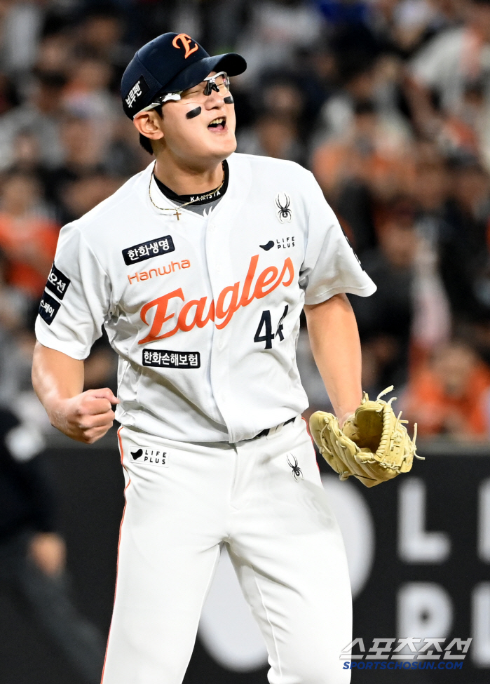 Hanwha X Lotte, the No. 1 monthly player, and MVP is also the Bird Alliance Big Bang?...Ponce → Park Sewoong was named. 
