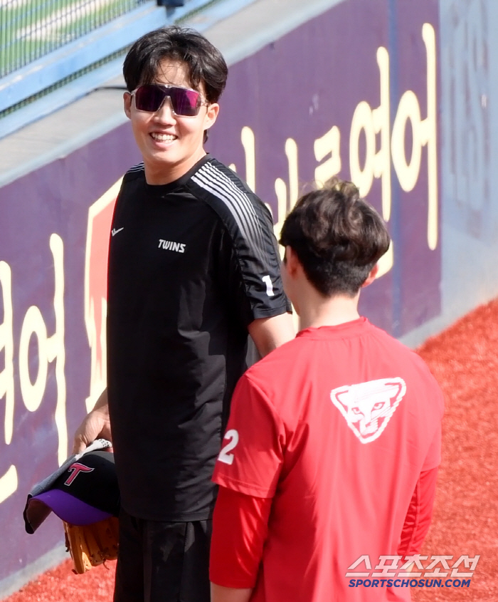 I'm Laughing Thanks to Chan Kyu. Will LG in May be able to smile? 