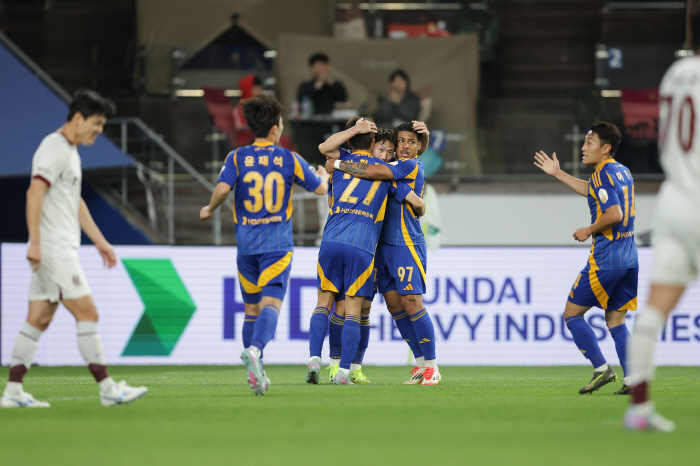 Lee Chung-yong scored on the 782th → Rakaba debut goal → Bojanic return → Eric Wedge goal…30 complete victory over Gwangju, 20 points