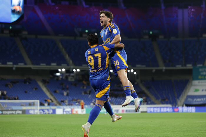 Lee Chung-yong scored on the 782th → Rakaba debut goal → Bojanic return → Eric Wedge goal…30 complete victory over Gwangju, 20 points