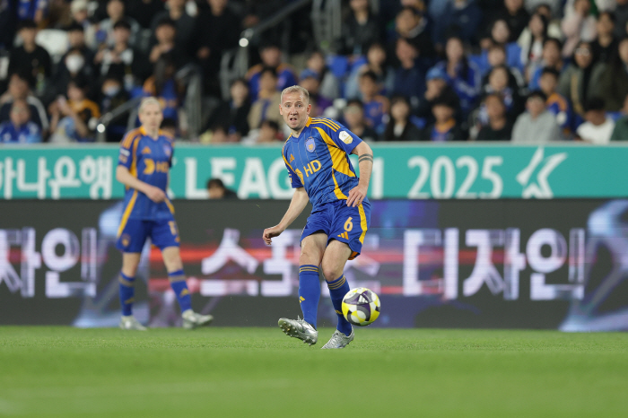 Lee Chung-yong scored on the 782th → Rakaba debut goal → Bojanic return → Eric Wedge goal…30 complete victory over Gwangju, 20 points