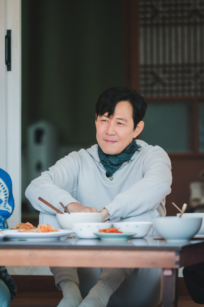 Lee Jung-jae's mental breakdown after playing Ttakji...Oggem's pride collapsed in front of pocket money (directly from the mountains)