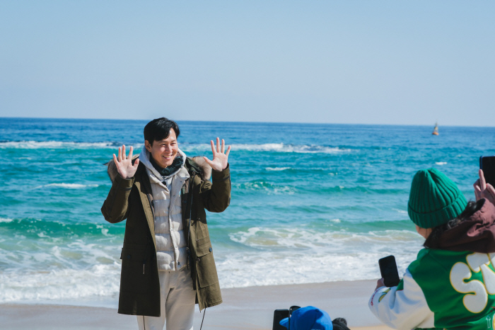 Lee Jung-jae's mental breakdown after playing Ttakji...Oggem's pride collapsed in front of pocket money (directly from the mountains)