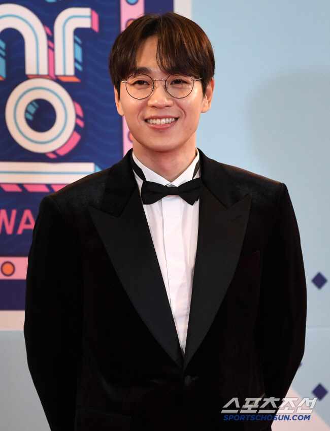 Lee Seok-hoon is leaving as a radio DJ after 3 years... The last broadcast on the 25th. 