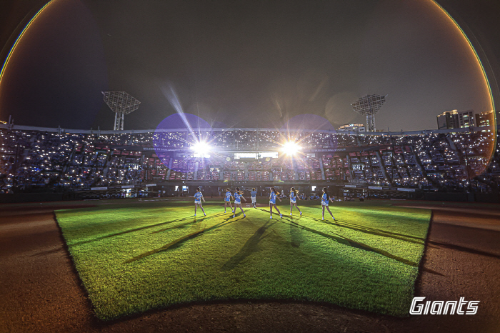 Let's enjoy Children's Day in Sajik! Lotte Kids Week Presents Red Day G Ball Cap → Children's Experience Program