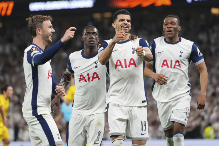 No. 16 Tottenham → No. 14 Manchester United meet in the final and humiliate them in the EPL, and a big twist in Europa...The joy of SON's return clock gets faster
