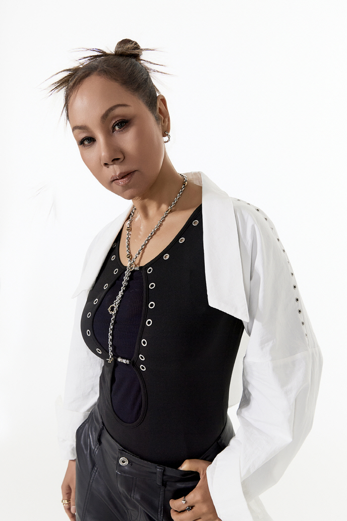  National singer Insooni makes a comeback as a fool