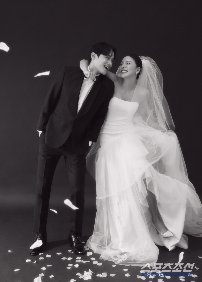 Park Sun-kwan, the ace of Bae Young, the original flower boy, and a two-year romantic relationship photographer, have a new start ahead of the final match of the wedding ceremony on the 3rd