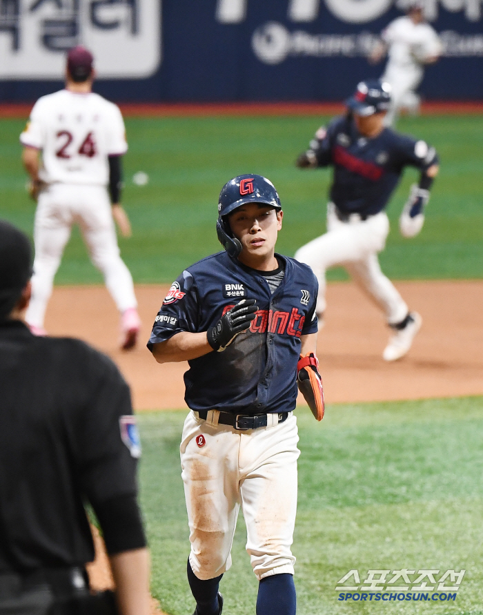 The third baseman, who gave a knee kick to the cheeky Ma Huang's hip, tormented the team's loss 80% of the time