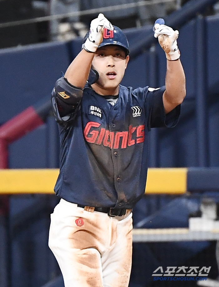 The third baseman, who gave a knee kick to the cheeky Ma Huang's hip, tormented the team's loss 80% of the time