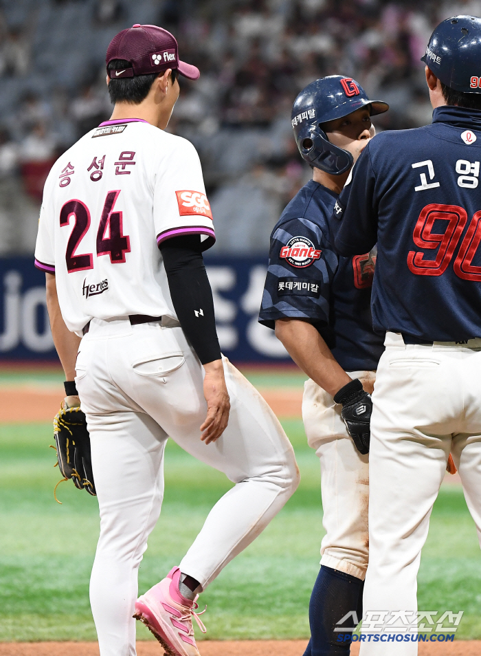 The third baseman, who gave a knee kick to the cheeky Ma Huang's hip, tormented the team's loss 80% of the time