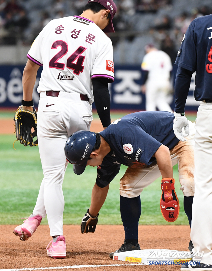 The third baseman, who gave a knee kick to the cheeky Ma Huang's hip, tormented the team's loss 80% of the time