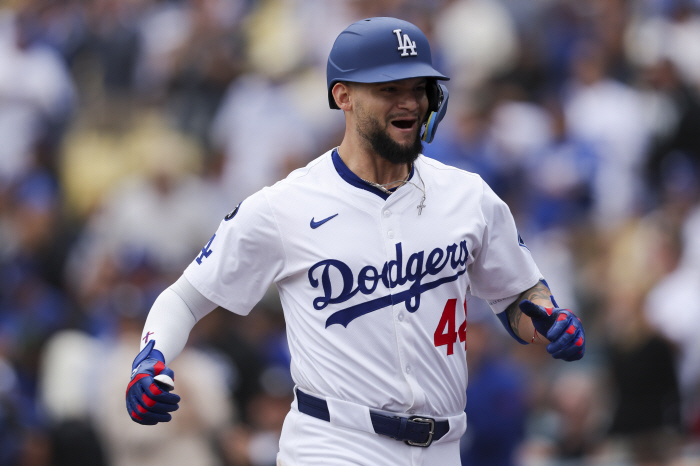Will you think of Kim Hyesung? Now, Pazs is close to 300, and LAD's batting average of 0.545 has recently been treated as a treasure for LAD's batters