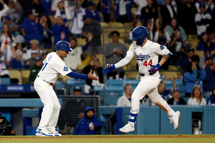 Will you think of Kim Hyesung? Now, Pazs is close to 300, and LAD's batting average of 0.545 has recently been treated as a treasure for LAD's batters