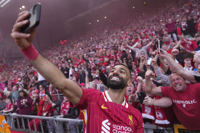 Applause is my destiny Chelsea tear down and keep the tradition...EPL Wins Liverpool's Guard of Honor Points