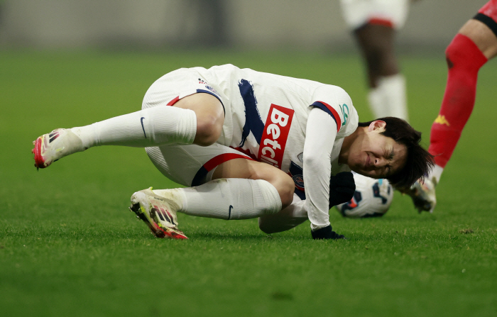 A big twist! God's gift Lee Kang-in (24, Fenerbahce) ignition to Turkey? I'll raise him. Mourinho's hot courtship → I'm also inquiring about EPL