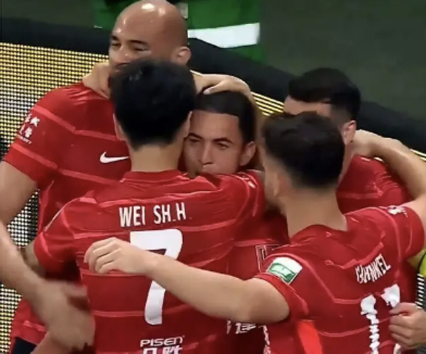 Coach Seo Jung-won is in trouble, beating Shanghai to become the first team in China's first division… I can see the conquest