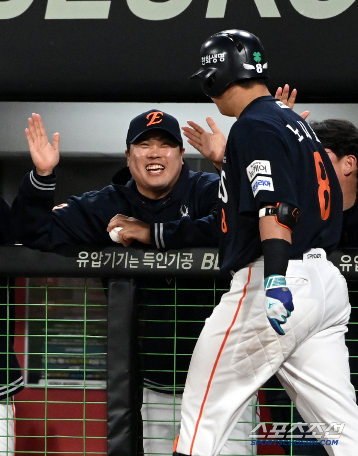 Even if you look at it again, the thrilling Noh Si-hwan extension final shot, Hanwha's dugout heat with a cool padun (Gwangju site)