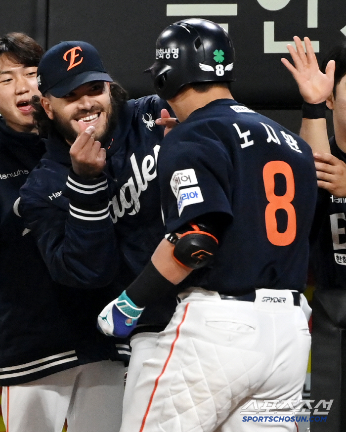 Even if you look at it again, the thrilling Noh Si-hwan extension final shot, Hanwha's dugout heat with a cool padun (Gwangju site)
