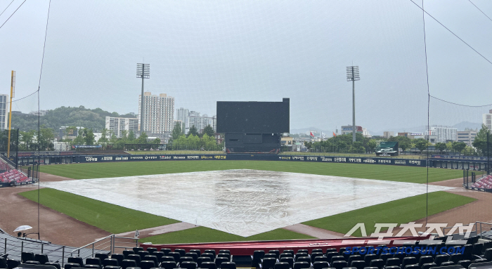  It was sold out, but what do I do? It's going to rain in the Gwangju Hanwha KIA match
