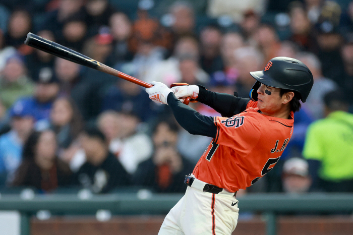 I'm over the limit of my pride! The highest level of the MLB team is also recognized. San Francisco's incredible change, Lee Jung-hoo was the catalyst