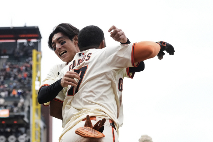 I'm over the limit of my pride! The highest level of the MLB team is also recognized. San Francisco's incredible change, Lee Jung-hoo was the catalyst