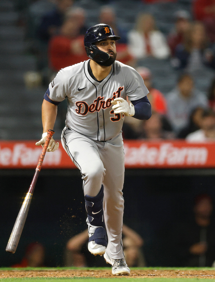 It's the first record! What's wrong with MLB this year? This time, for the first time in the 9th inning, a two-homer hitter was born!