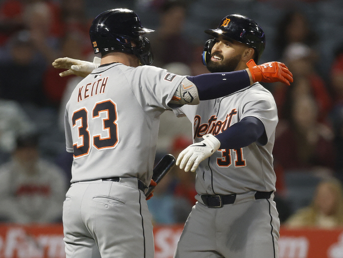 It's the first record! What's wrong with MLB this year? This time, for the first time in the 9th inning, a two-homer hitter was born!