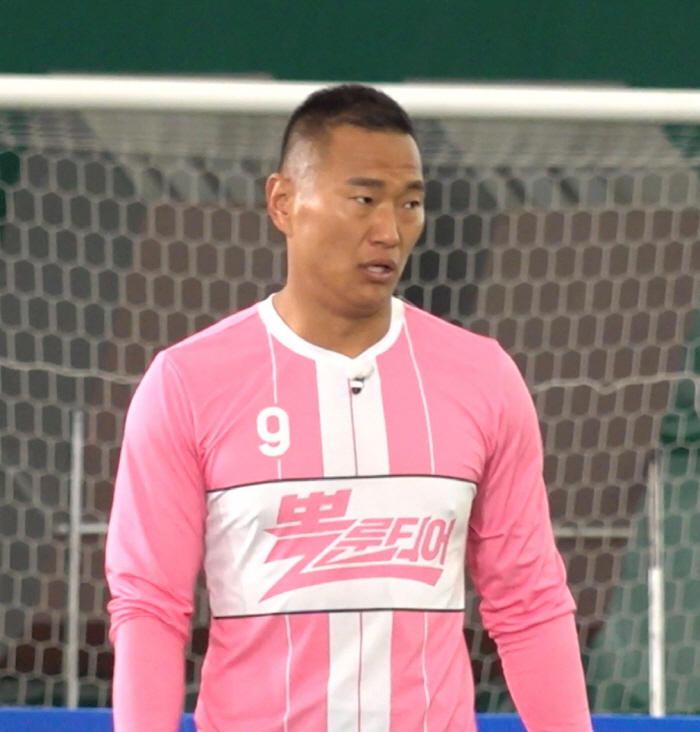 Jung Dae-se, I couldn't pay you back 2 billion won..Also engulfed in increased debt guilt (Polundier)
