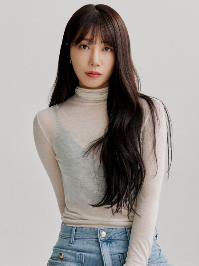 Jeong Eun-ii Parts Ways with IST Entertainment After 14 Years