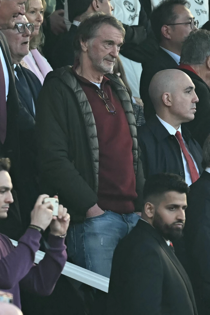 League 1? The owner of Manchester United, who said it was boring, finally put it out for 396.5 billion Nice...The new owner is