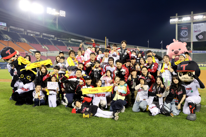 LG's No. 1 Lim Chan-kyu's 21 win pace is more surprising → The fighting spirit of body aches continued until the promise of about 50 fans after the game