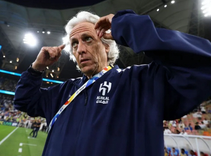  Jesus, who refused to shake hands with Lee Jung-hyo, was dismissed three days after Al Hilal Acham was eliminated