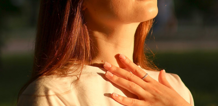 Thyroid hemorrhagic cyst changes voice in foreign body...Recurrence rate is high and it could be a cancer signal