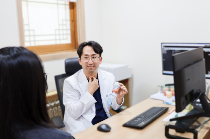 Thyroid hemorrhagic cyst changes voice in foreign body...Recurrence rate is high and it could be a cancer signal