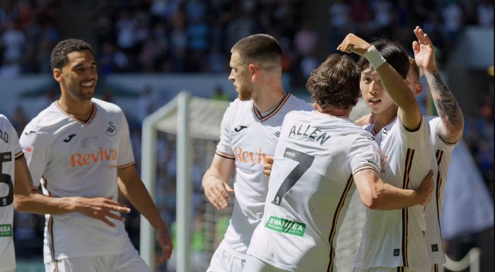 What is this? Son Heungmin, is it a drop in the bucket? Um Ji-sung of the football future, fantastic end goal explosion of the winding season. Swansea City failed to advance