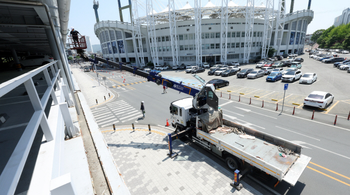 You don't know when it will reopen in Pohang? Ulsan? Second team stadium? Where should I go