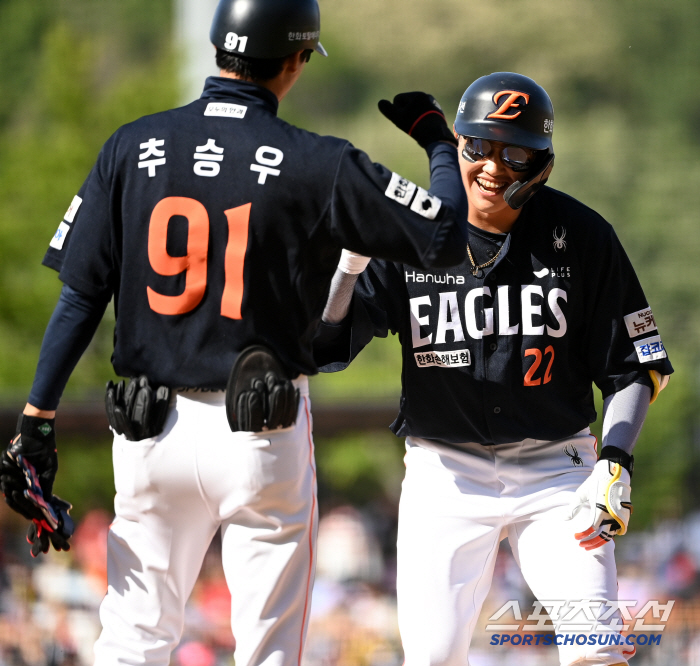 3 consecutive wins → 8 consecutive wins → 6 consecutive wins again! KIA to sweep 2 consecutive games...First place, super close pressure 