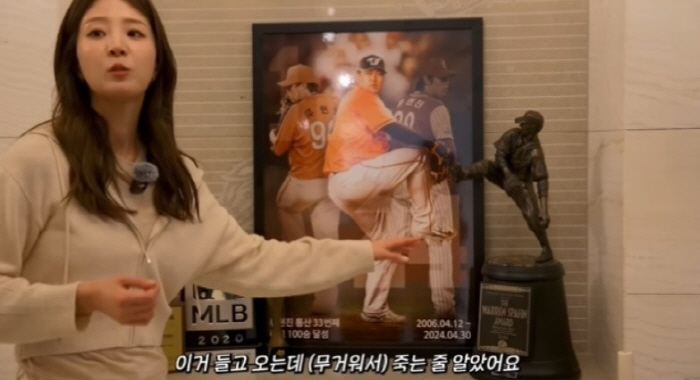 Bae Ji-hyun unveils a 100 pyeong house living with Ryu Hyun-jin... In the living room, even the children's study