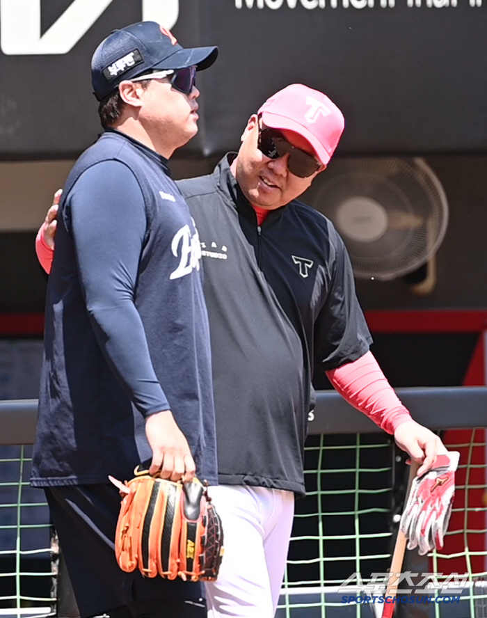 Come here Director Flower who called out Ryu Hyun-jin took off his gloves and dropped his gloves → With his whole body full of monster energy 