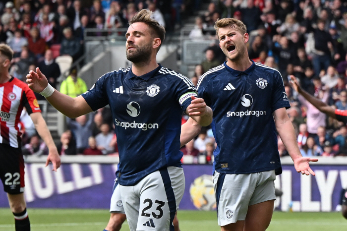 Did you give up the league completely? → Manchester United, who forgot to win the EPL, lost 34 games against Brentford, the worst record ever