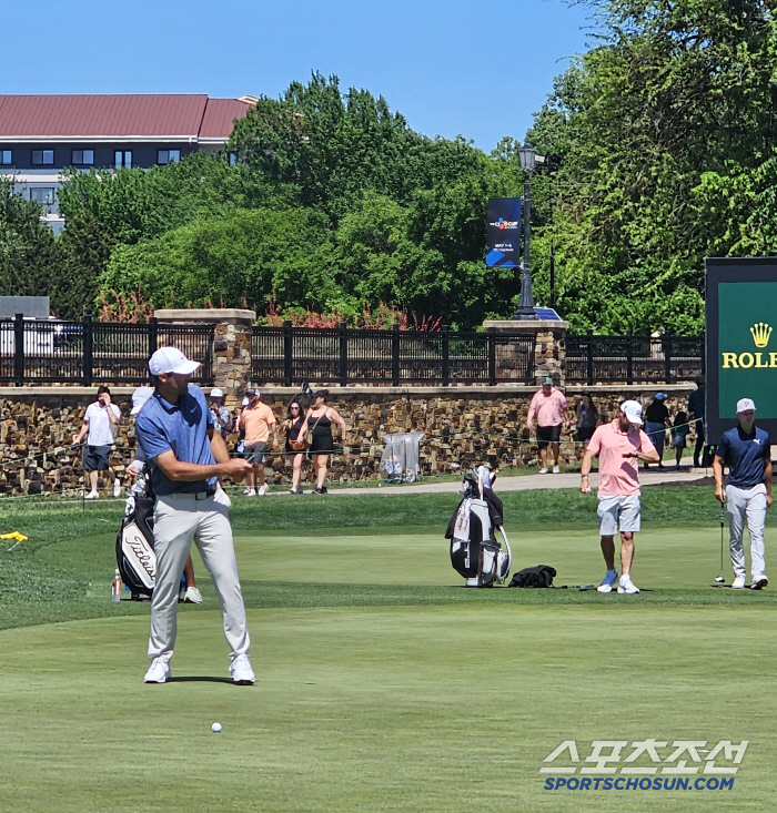 The difference between college and elementary school students is 54 holes 23 under, is it real? The world's No. 1 Scheffler game, and when I watched it in person
