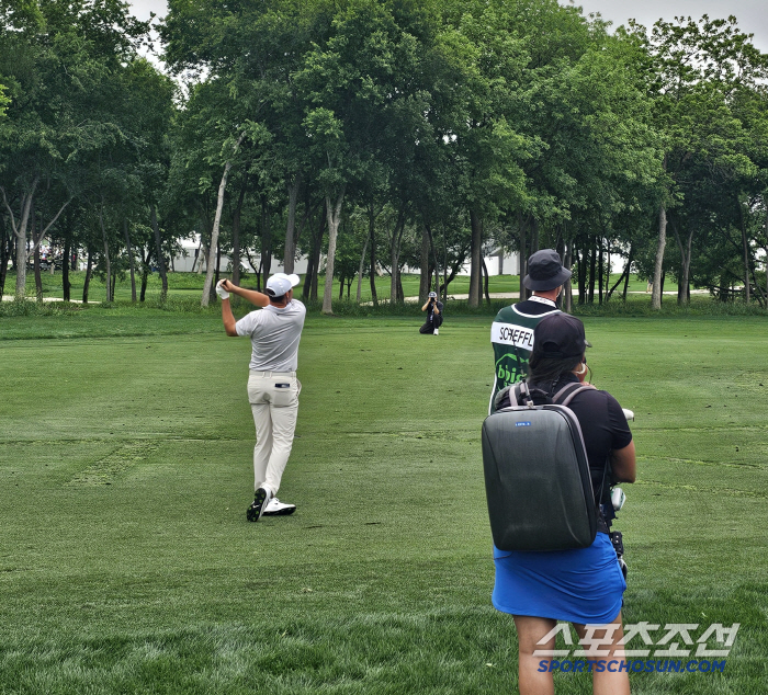 The difference between college and elementary school students is 54 holes 23 under, is it real? The world's No. 1 Scheffler game, and when I watched it in person