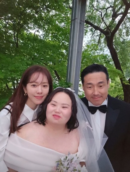 Han Ji-min and twin sister Jung Eun-hye attended the weddingIt was full of love