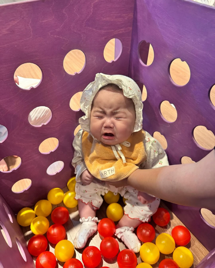 Hong Jin-ho's 6-month-old daughter. She's so cute when she cries