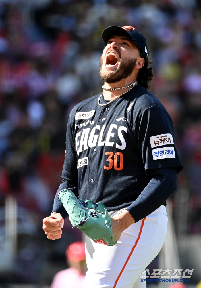 How on earth did Hanwha bring such a pitcher, 29 consecutive innings of unearned ace