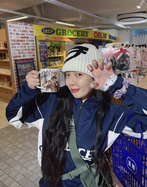 Hyun-ah, ♥ Yong Jun-hyung is on a date. Lip Chuu's cute spirit is passing by like crazy