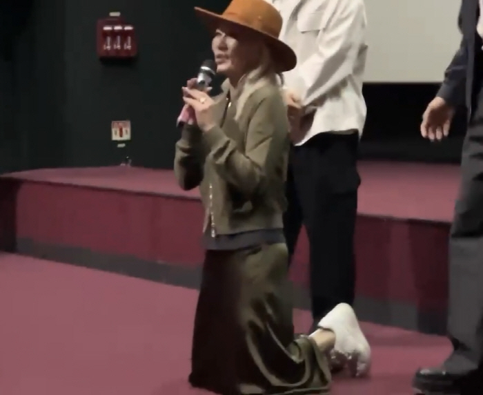 I fell to my knees in front of the audience…63-year-old Lee Hye-young's sincerity and desperation for breakthrough.